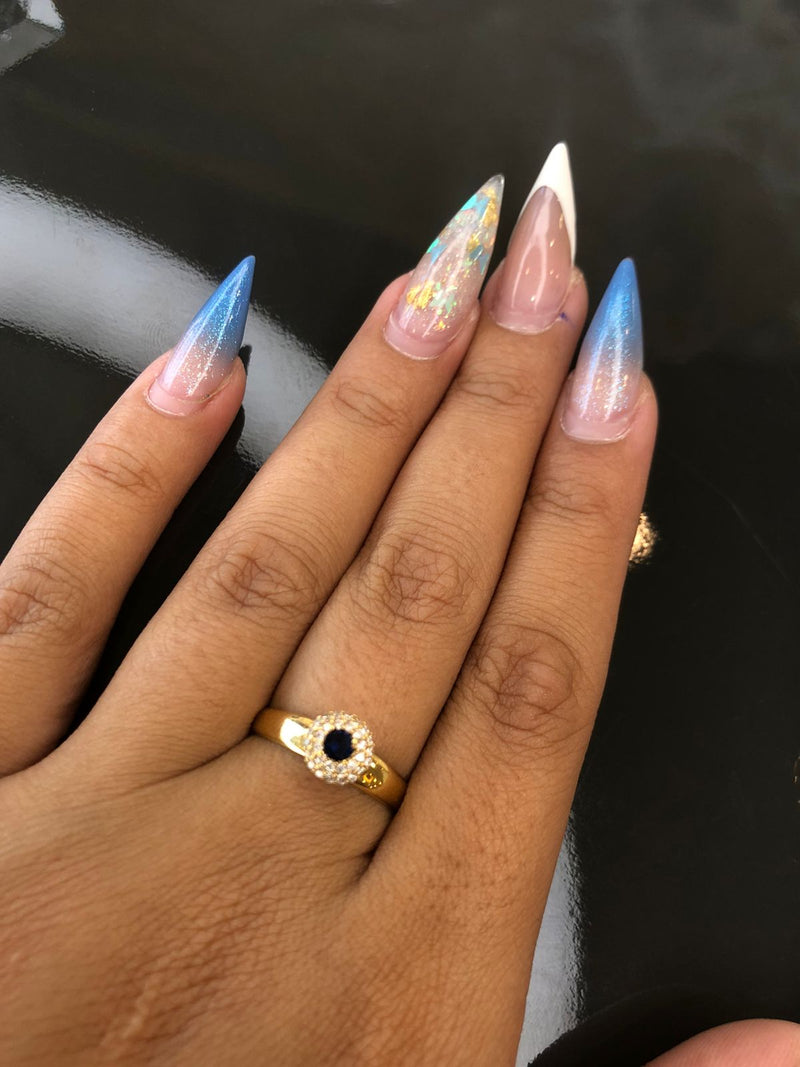 Anel de Formatura em Ouro 18k com pedra Safira Zircônias