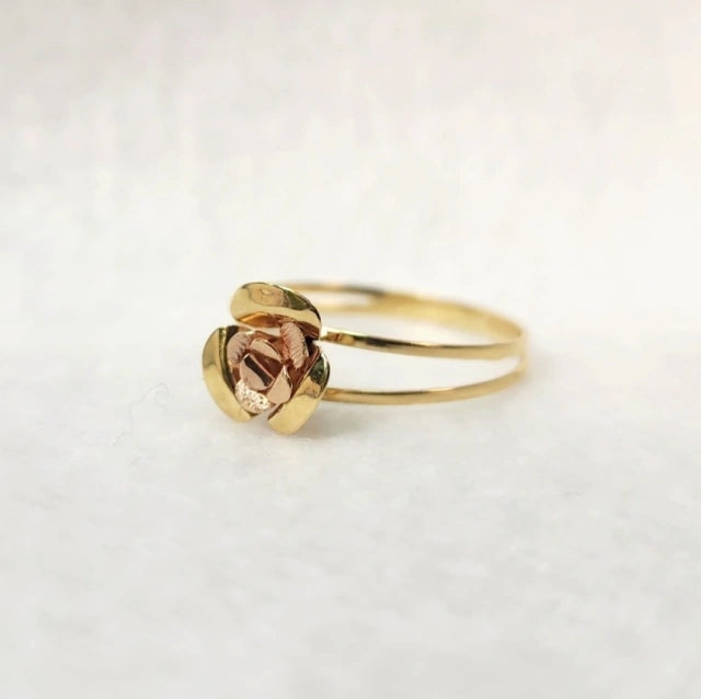 Anel em ouro 18k com Flor rose